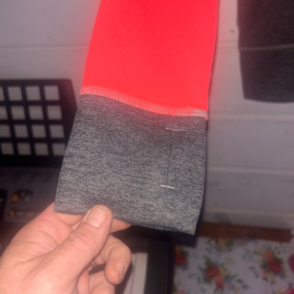 Nike Therma fit hoodie almost brand new worn 1 time for family pictures - Picture 5 of 6